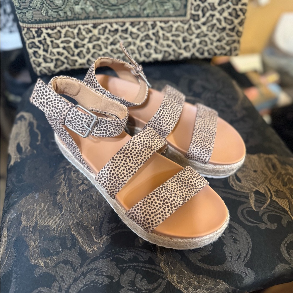 Universal Thread Leopard Print Sandals - image 6